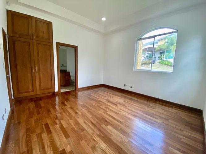 Escazu, Guachipelin  Casa Contemporánea con excelente Vistas