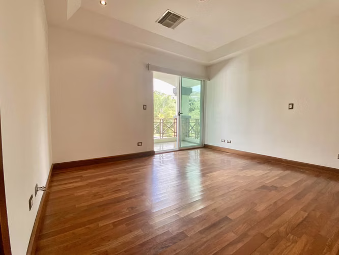 Escazu, Guachipelin  Casa Contemporánea con excelente Vistas