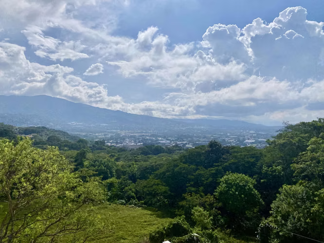 Escazu, Guachipelin  Casa Contemporánea con excelente Vistas