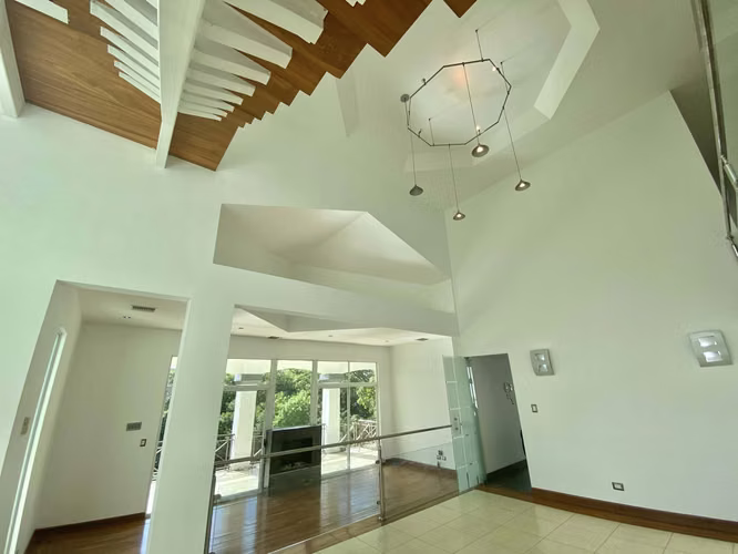 Escazu, Guachipelin  Casa Contemporánea con excelente Vistas
