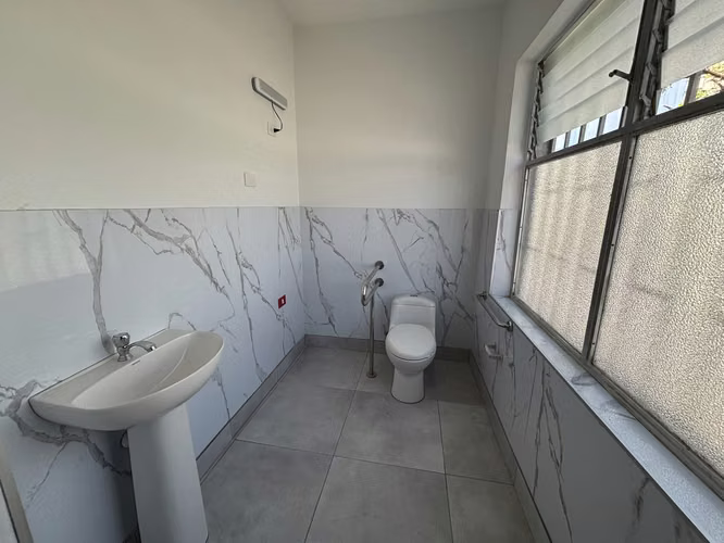 Local comercial 2 niveles inmejorable ubicación Barrio Chino San José 293m2 - Imagen 2