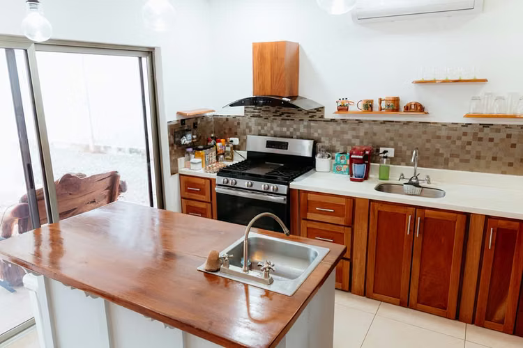 Se Vende Casa de 3 Habitaciones en Playas del Coco