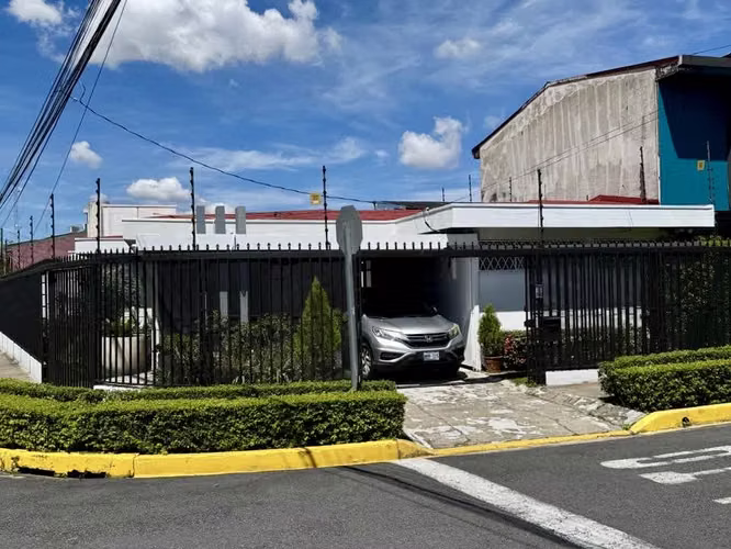 Se vende propiedad esquinera en Barrio Escalante – Ideal para restaurante o comercio