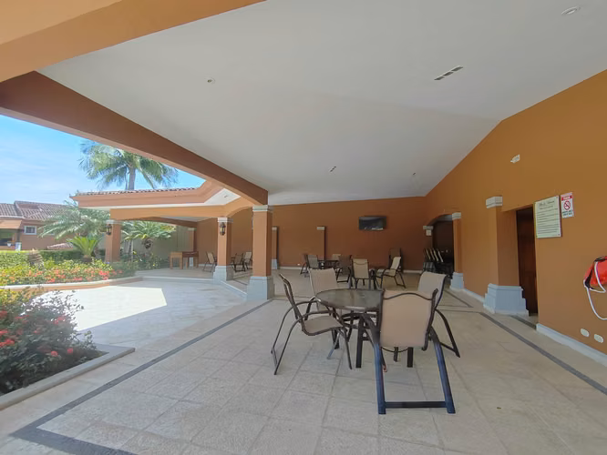 VENTA CASA COND. VILLAS DE VALENCIA, 345 m2, 3 HAB, 3.5 BANOS, 2 SALAS
