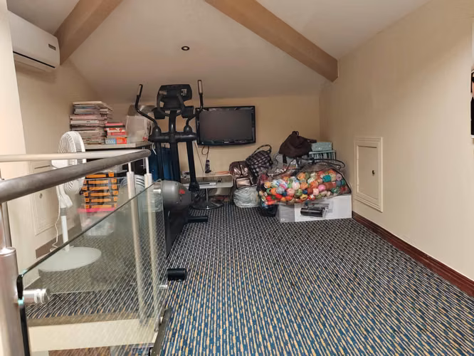 VENTA CASA COND. VILLAS DE VALENCIA, 345 m2, 3 HAB, 3.5 BANOS, 2 SALAS