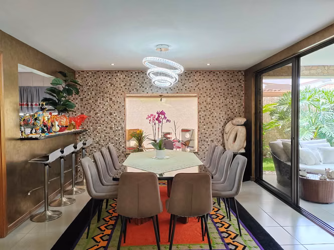 VENTA CASA COND. VILLAS DE VALENCIA, 345 m2, 3 HAB, 3.5 BANOS, 2 SALAS