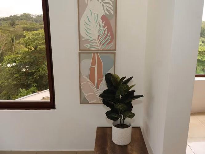 Villa Blanca – Propiedad de lujo de 2 niveles entre montaña y mar 3.5 habitaciones piscina terreno grandeid24944