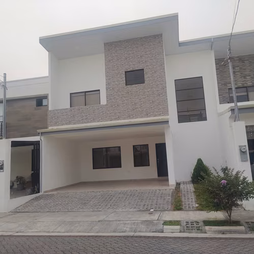 id# 41227  Casa en oportunidad, en condominio Distrito San Juan