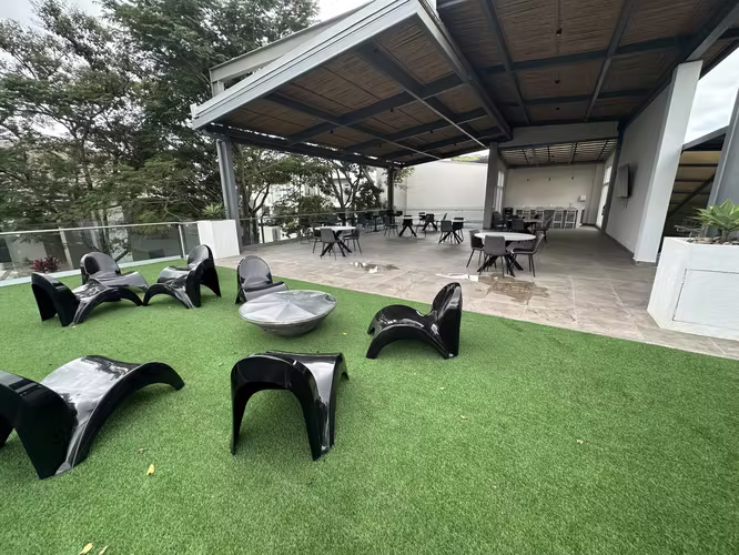 CASA CON TERRAZA Y BBQ EN CONDOMINIO
