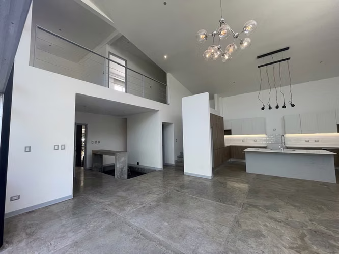 En Venta Casa Moderna de 3 Habitaciones con Amplio Terreno en Piedades, Santa Ana 19755 - Imagen 4