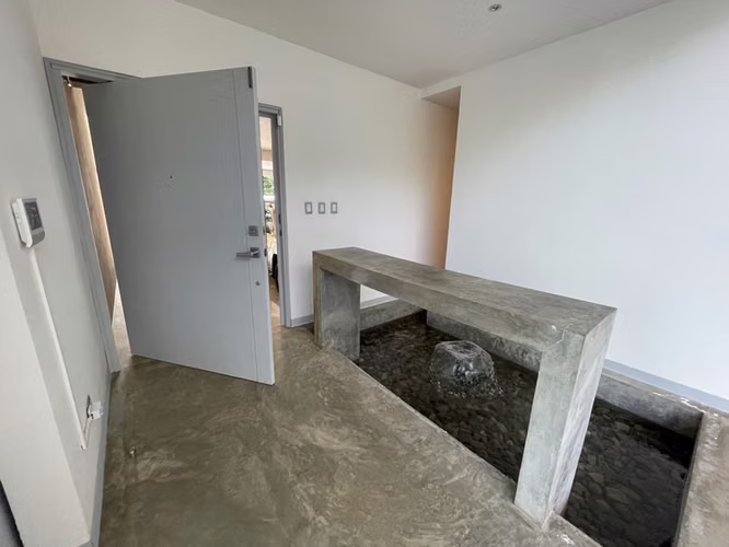 En Venta Casa Moderna de 3 Habitaciones con Amplio Terreno en Piedades, Santa Ana 19755 - Imagen 2