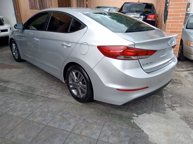HYUNDAI ELANTRA GLS
