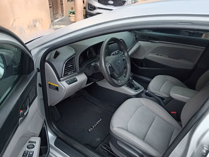 HYUNDAI ELANTRA GLS