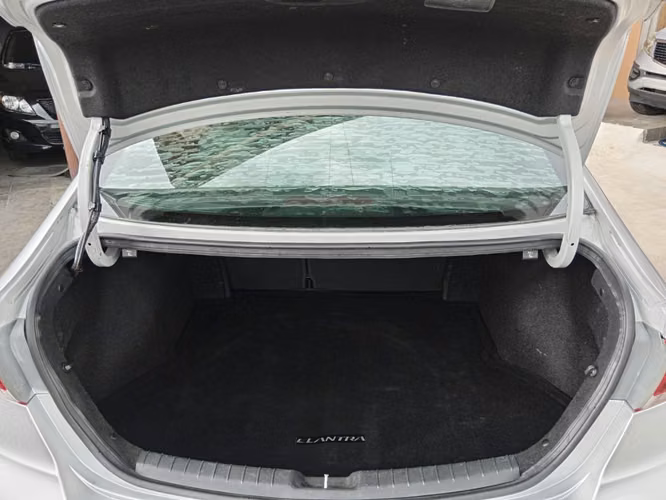 HYUNDAI ELANTRA GLS