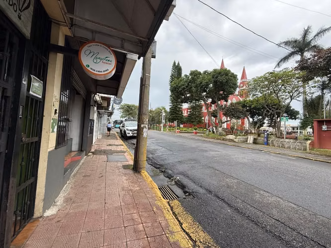 LA OPORTUNIDAD QUE NUNCA SALE EN EL CENTRO DE GRECIA… SALIÓ HOY.