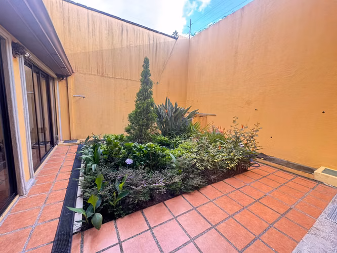 id #41230 Venta de Casa Condominio Freses Curridabat