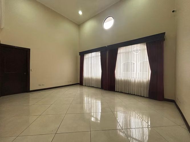 Se Vende Amplia y Hermosa Casa en Condominio Pinares