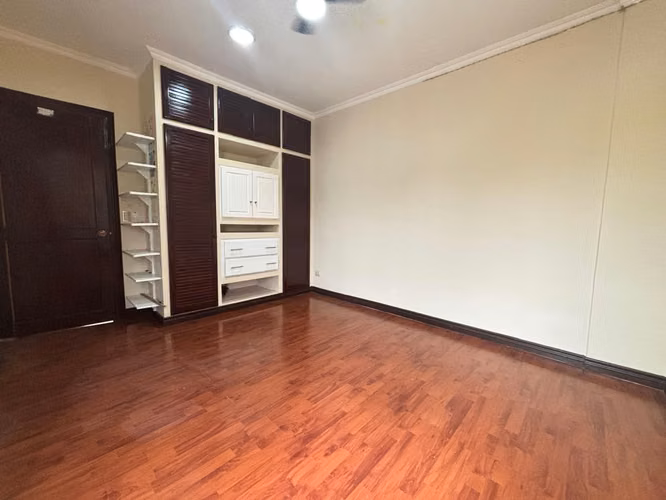 Se Vende Amplia y Hermosa Casa en Condominio Pinares