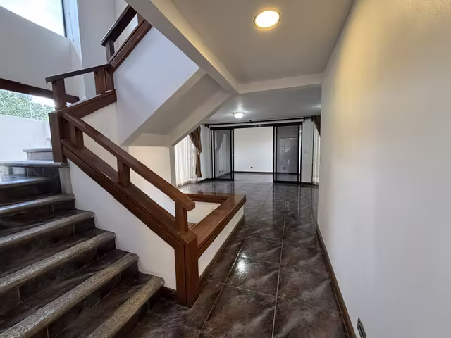 Semi-detached house for rent. Rohrmoser