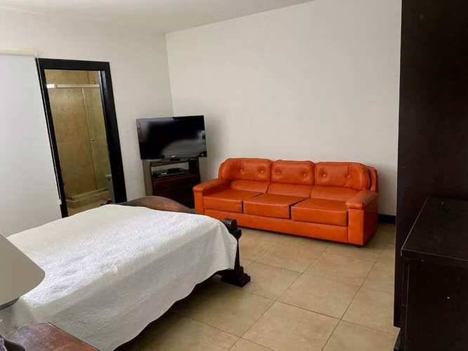 CURRIDABAT PINARES LUJOSA 5dorm$390.000, 400m2 construcción y terreno - Imagen 8