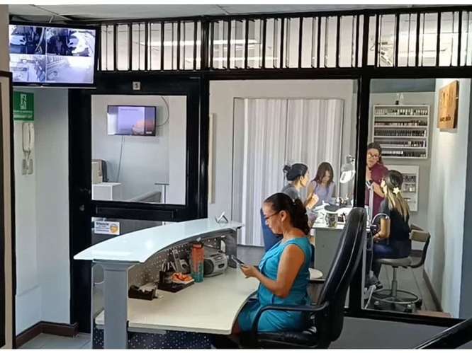 Oportunidad! Oficinas para empresas medianas y pequeñas en La Sabana - Imagen 6