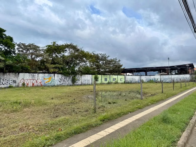 Venta de lote comercial a 500m de playa Jacó, Garabito. (MV)