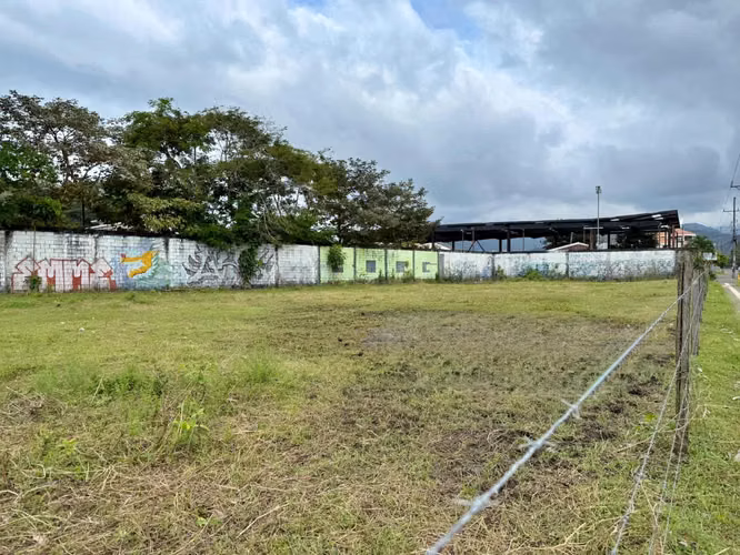 Venta de lote comercial a 500m de playa Jacó, Garabito. (MV)