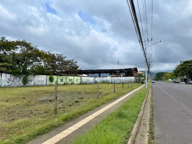 Venta de lote comercial a 500m de playa Jacó, Garabito. (MV)