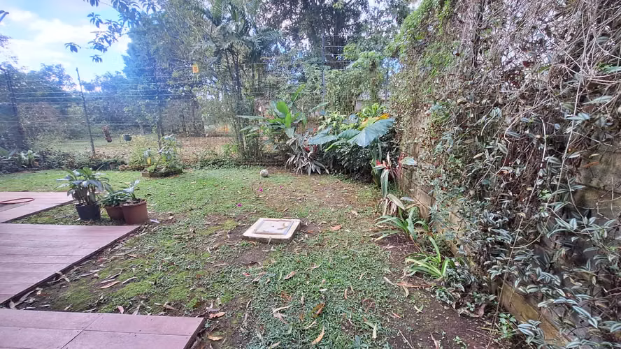 Casa amplia con jardín, tranquila y segura