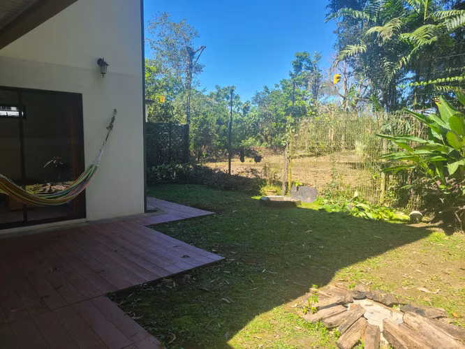 Casa amplia con jardín, tranquila y segura