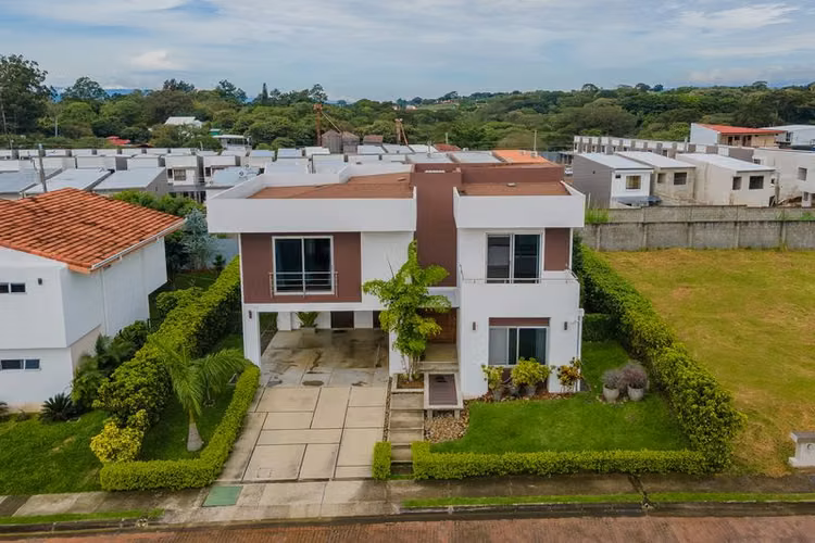 Condominio La Riviera - Casa de Lujo en Venta K.S