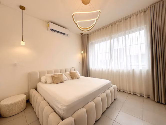 VENTA DE CASA AMUEBLADA. RECIEN REBAJADA EN CONDOMINIO BLUE