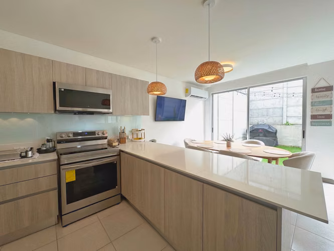 VENTA DE CASA AMUEBLADA. RECIEN REBAJADA EN CONDOMINIO BLUE