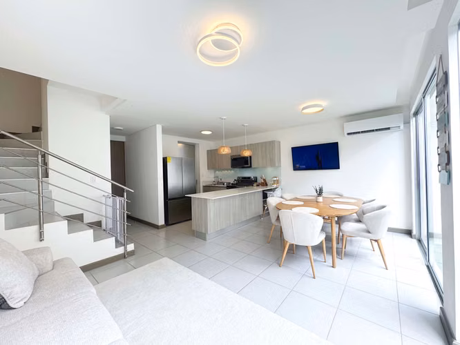 VENTA DE CASA AMUEBLADA. RECIEN REBAJADA EN CONDOMINIO BLUE