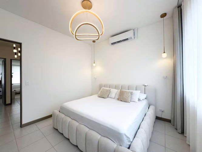 VENTA DE CASA AMUEBLADA. RECIEN REBAJADA EN CONDOMINIO BLUE