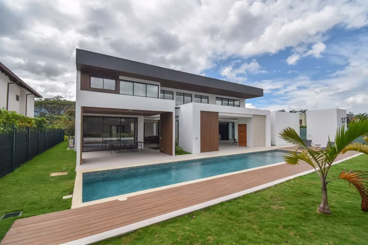 VENTA DE CASA DE LUJO EN VALLE DEL SOL*