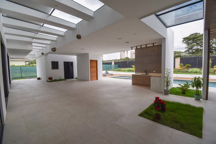 VENTA DE CASA DE LUJO EN VALLE DEL SOL*