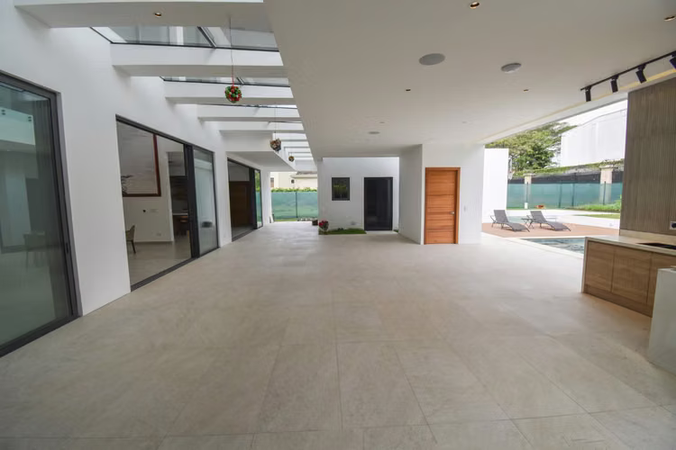VENTA DE CASA DE LUJO EN VALLE DEL SOL*