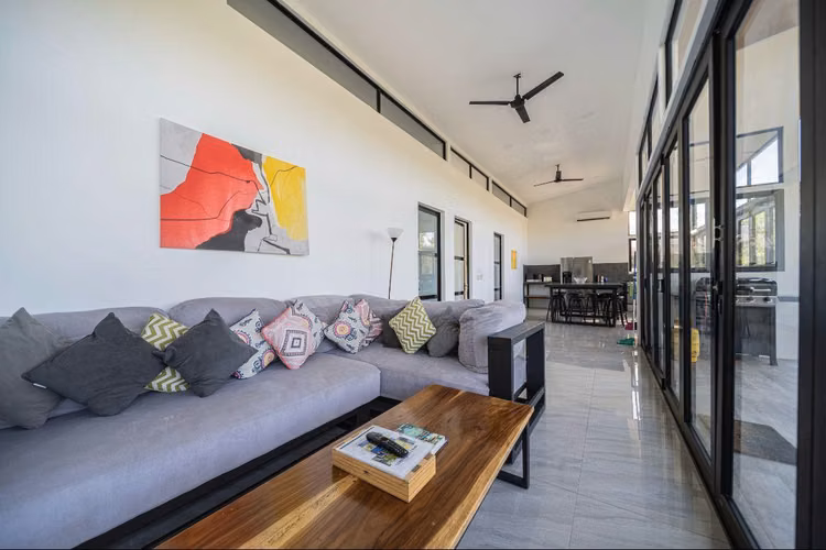 Propiedad Turnkey con Dos Casas y Piscina Infinity – $595,000 USD