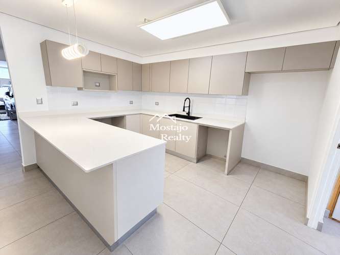 Alquiler de Casa Moderna, cuarto de servicio, Condominio Source Living, Guachipelín de Escazú - Imagen 2