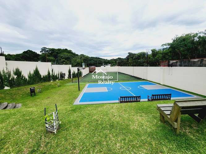 Alquiler de casa esquinera, linea blanca, 3 niveles, Parques del Sol, Santa Ana
