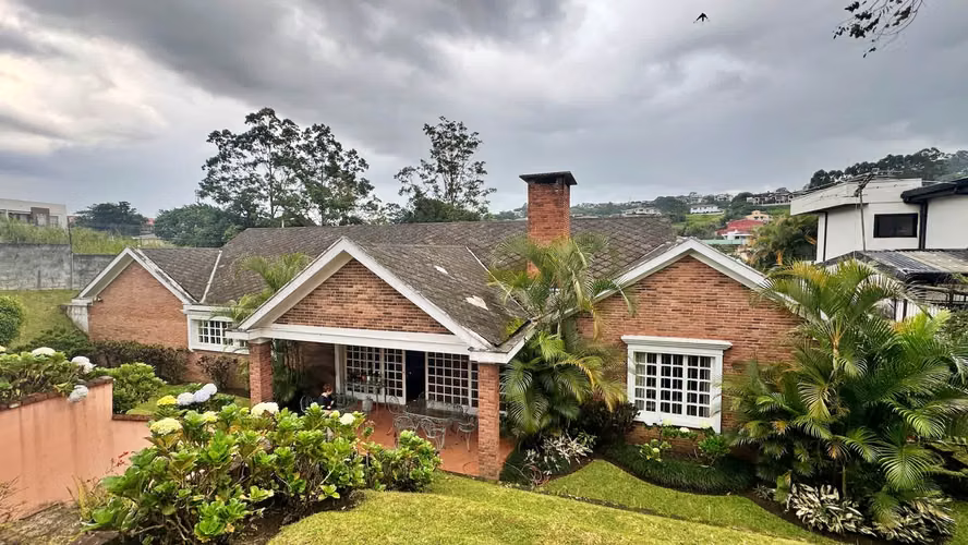 Venta casa de 1 planta con amplio jardín, Tres Ríos, Cartago (AD) - Imagen 2