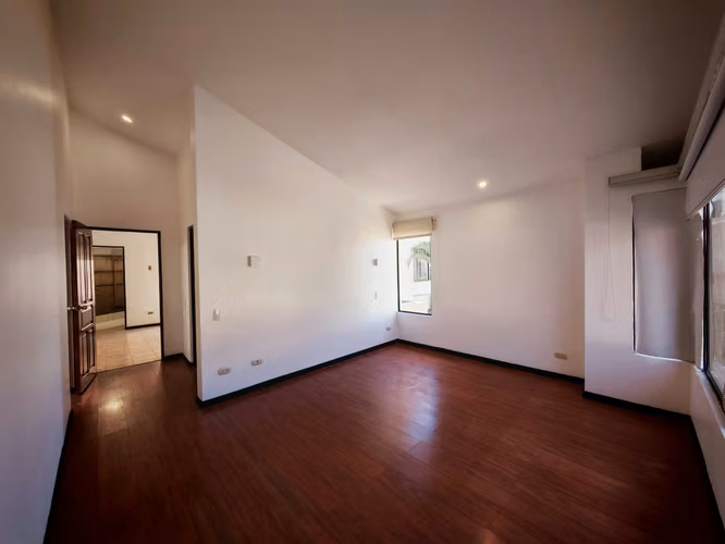 CASA EN VENTA EN CONDOMINIO EN ESCAZÚ CERCA DEL CENTRO - Imagen 12
