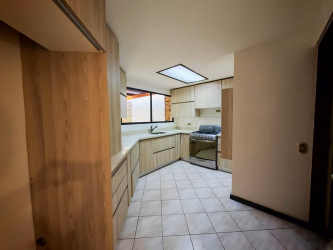 CASA EN VENTA EN CONDOMINIO EN ESCAZÚ CERCA DEL CENTRO - Imagen 6