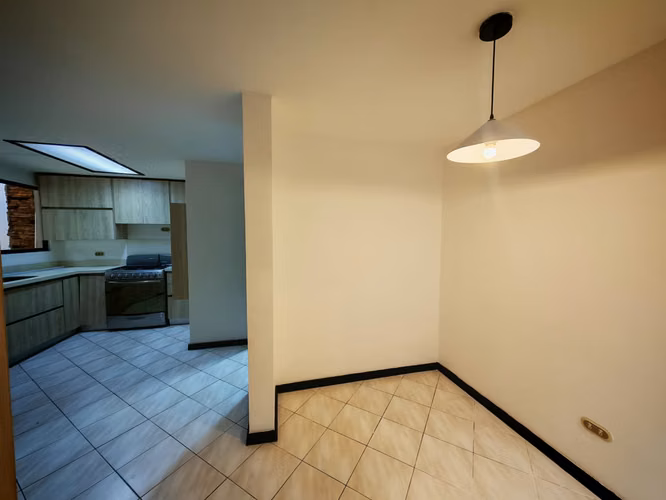 CASA EN VENTA EN CONDOMINIO EN ESCAZÚ CERCA DEL CENTRO - Imagen 5