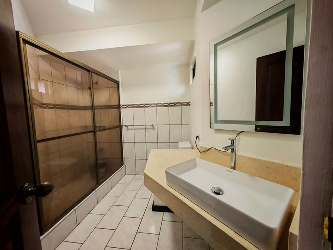 CASA EN VENTA EN CONDOMINIO EN ESCAZÚ CERCA DEL CENTRO - Imagen 16