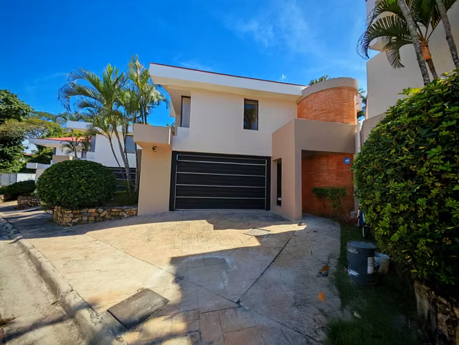 CASA EN VENTA EN CONDOMINIO EN ESCAZÚ CERCA DEL CENTRO