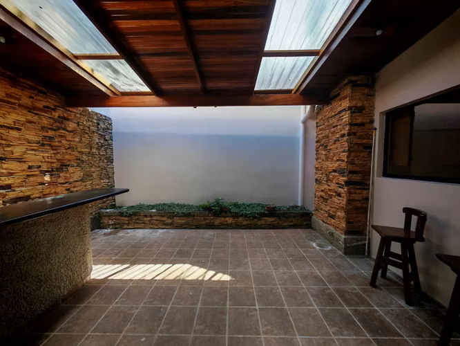 CASA EN VENTA EN CONDOMINIO EN ESCAZÚ CERCA DEL CENTRO - Imagen 4