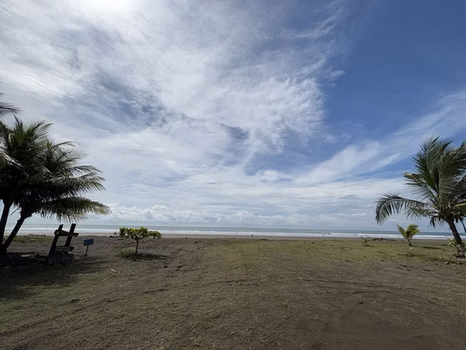 Terreno amplio en Parrita, playa Bandera | Ideal para vivienda, inversión o desarrollo turístico - Imagen 2