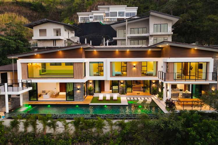 Villa de Lujo de Obra Nueva con 6 Habitaciones y Piscina Semi-Olímpica en Venta – Guanacaste